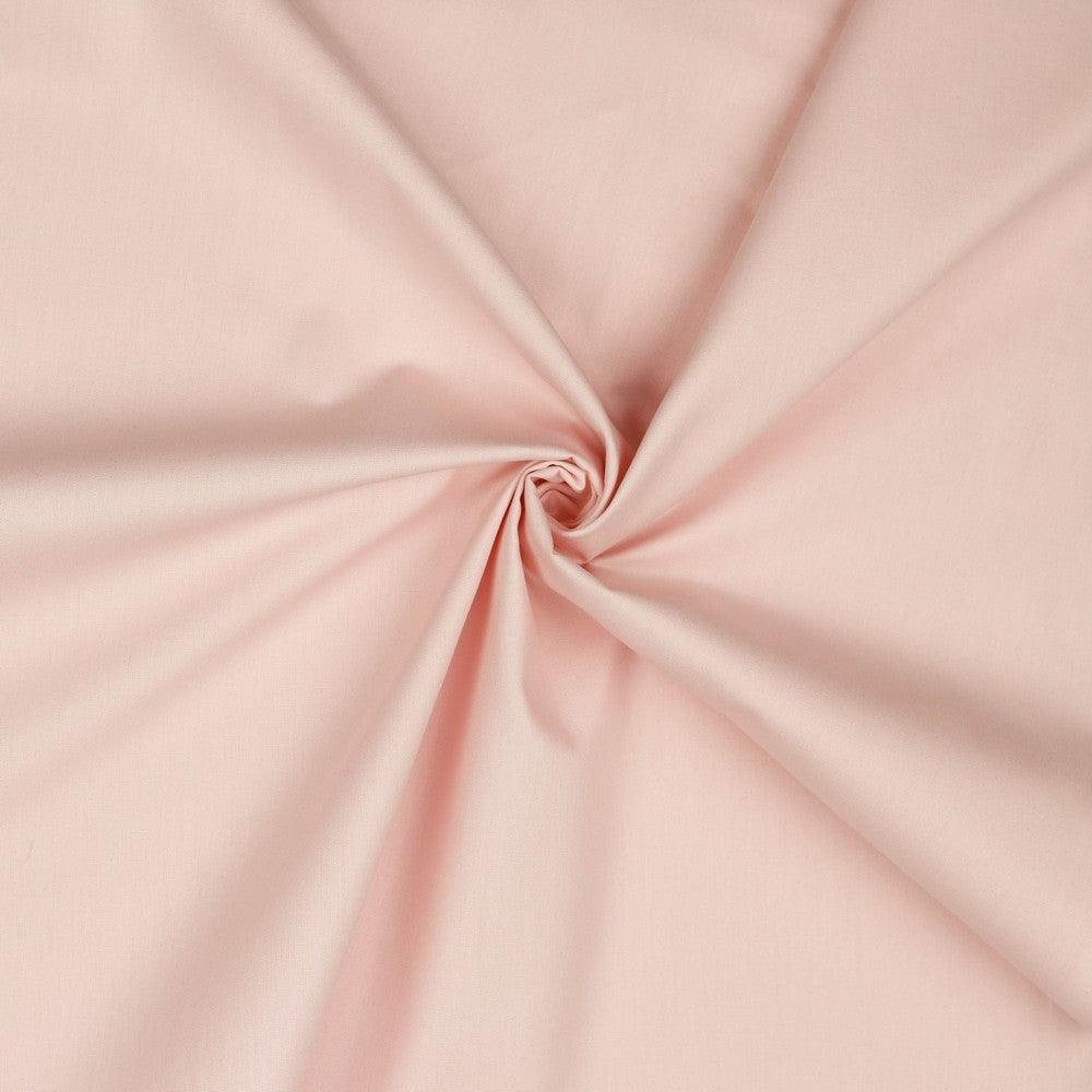Hochwertige Baumwollpopeline in Hellrosa – eleganter Stoff auf einem Schneiderpuppe drapiert.