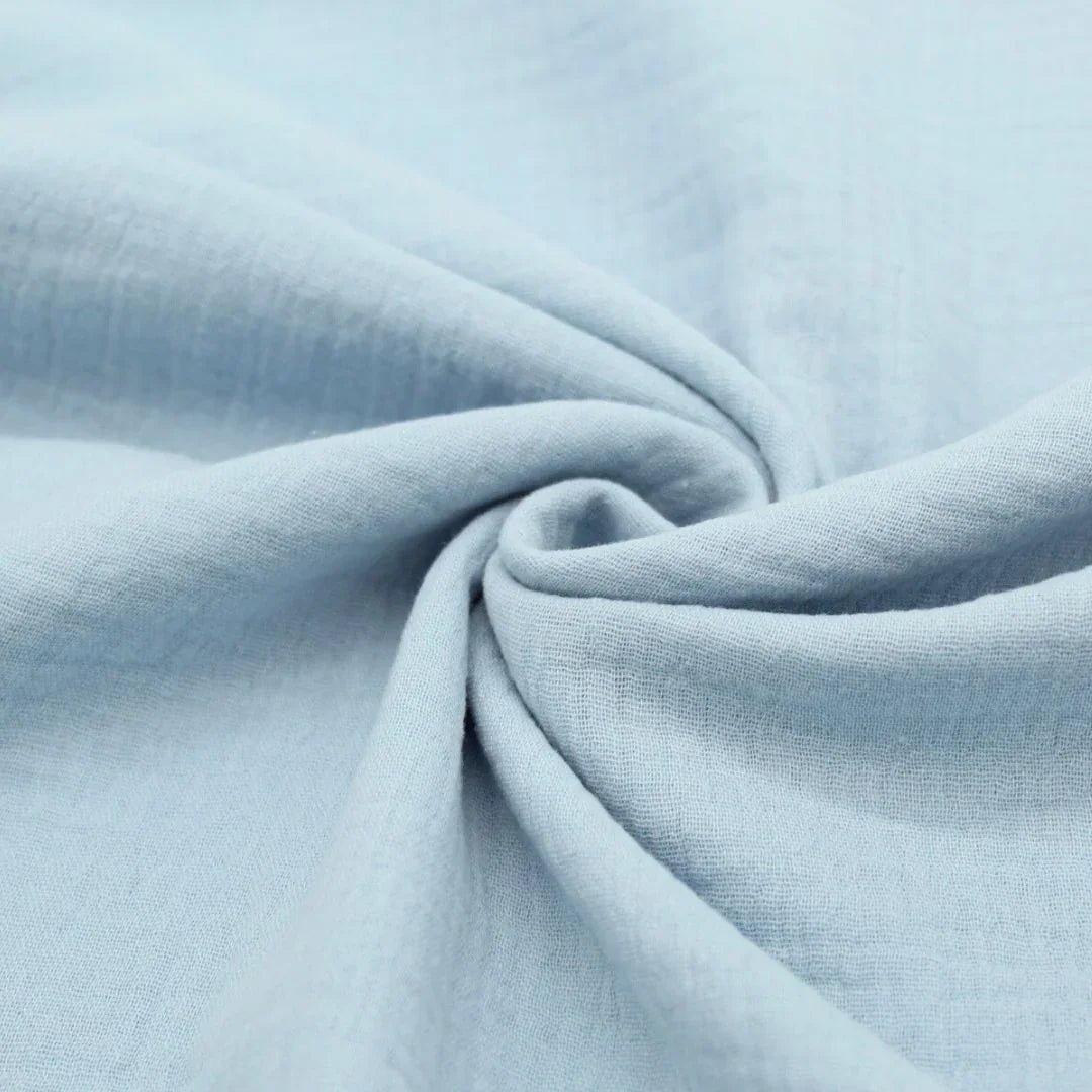Weicher Musselinstoff in Hellblau