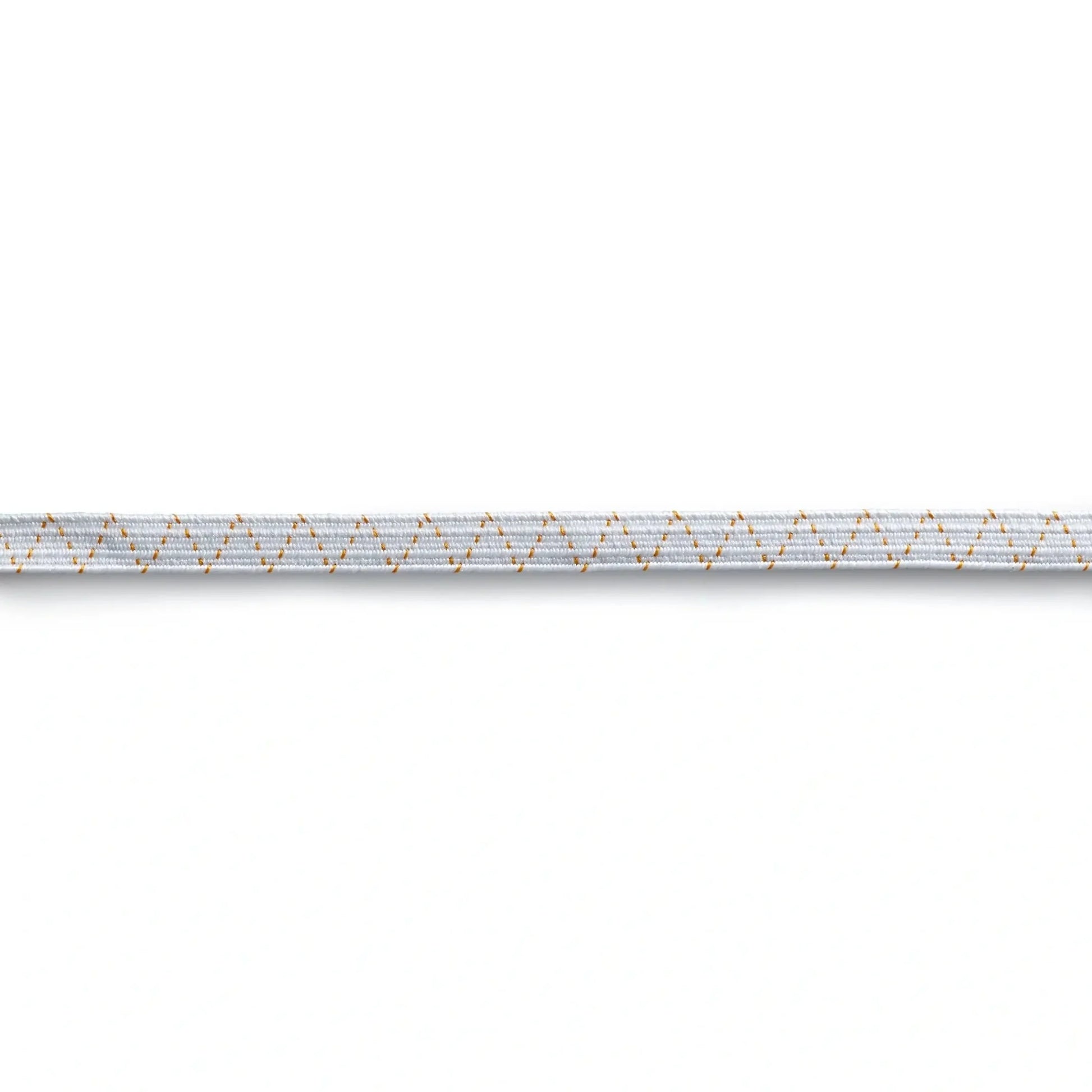 Detailaufnahme des Zick-Zack-Musters des Standard-Elastic Gummibands, das die gleichmäßige Spannkraft zeigt.