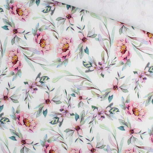 Baumwollstoff Meterware mit handgemalten Aquarell-Blumen in Lila, Rosa und Blau auf weißem Hintergrund