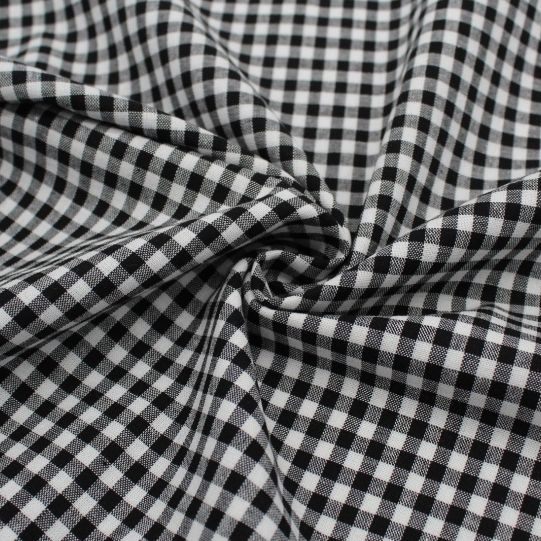 Verschiedene Farbvarianten der Baumwoll Popeline mit Karomuster, perfekt geeignet für eine Vielzahl von kreativen Anwendungen.