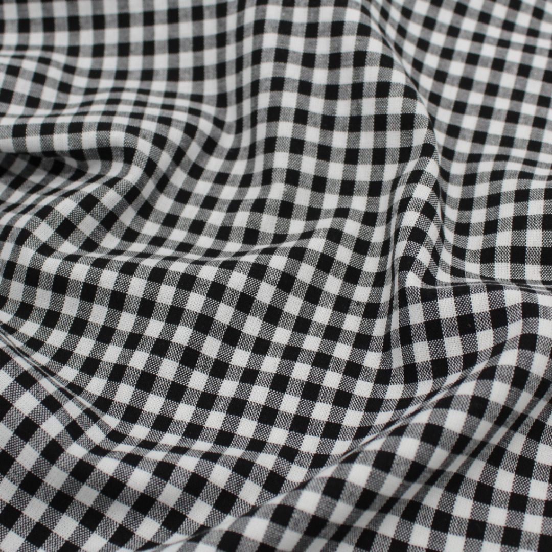 Detailaufnahme des klassischen Karomusters auf hochwertiger Baumwoll Popeline, Mustergröße von 5 mm.