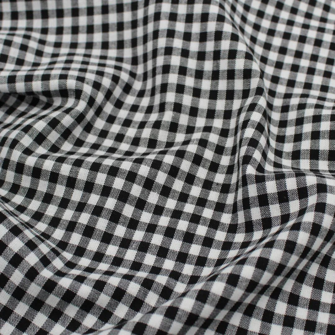 Detailaufnahme des klassischen Karomusters auf hochwertiger Baumwoll Popeline, Mustergröße von 5 mm.