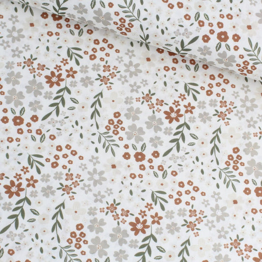 Popeline Stoff mit floralem Muster in Beige, Braun und Grün auf weißem Hintergrund