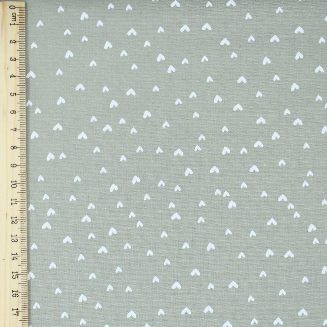 Baumwollpopeline Mini Herzen in Pastellgrün – Herzmuster – Zartes Herzmotiv auf glatter Baumwollpopeline in Pastellgrün.