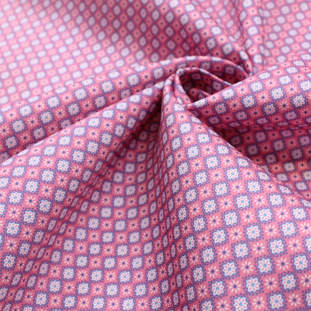 Baumwollsatin Kleine Blüten Geometrisch