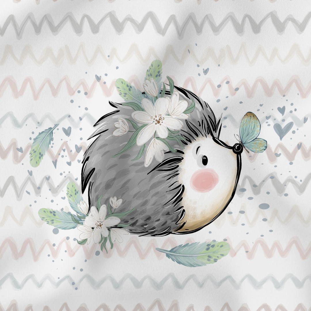 Entdecke das Baumwollpanel 38x38 cm mit Igel im Chevron-Muster. Perfekt für Kissenbezüge und kreative Kinderzimmer-Dekorationen. 100% Baumwolle, strapazierfähig und leicht zu verarbeiten!