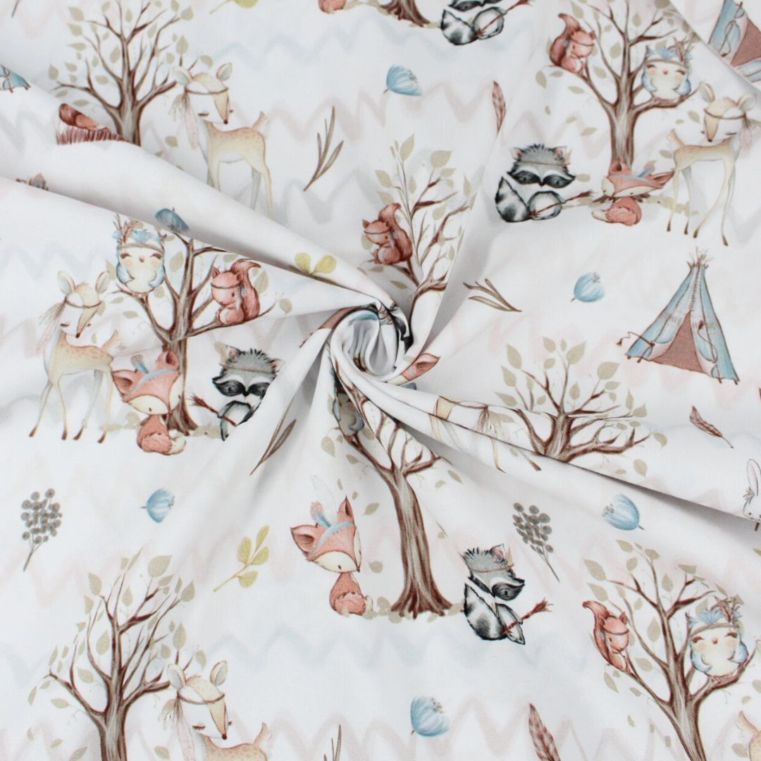 Handgezeichnete Waldtiere auf Baumwollstoff Waldfreunde Boho in Boho-Optik, ideal für Patchwork, Tischdecken und DIY-Deko
