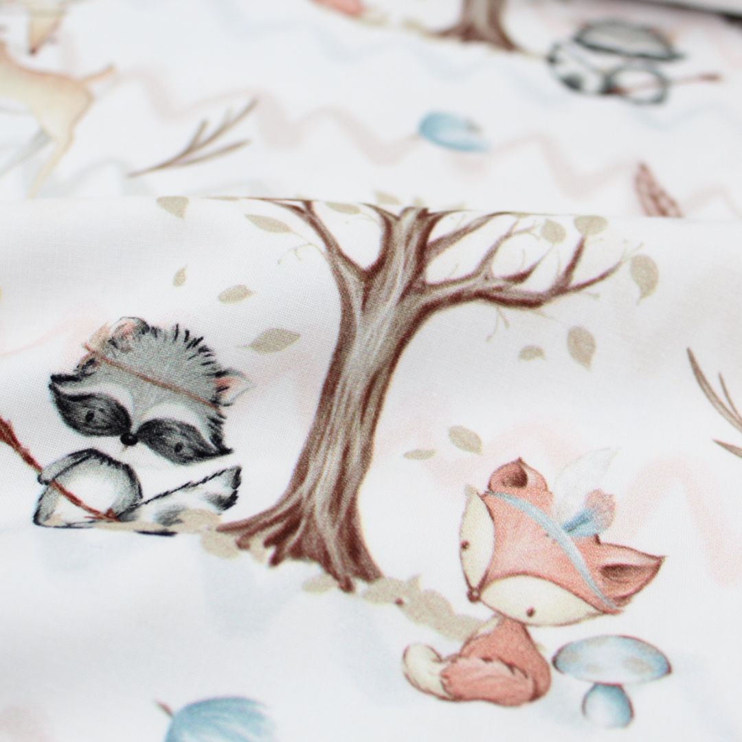 Baumwollstoff Waldfreunde Boho Meterware mit harmonischem Zick-Zack-Muster in Weiß, Beige, Braun und Grau für kreative Projekte | Nahaufnahme