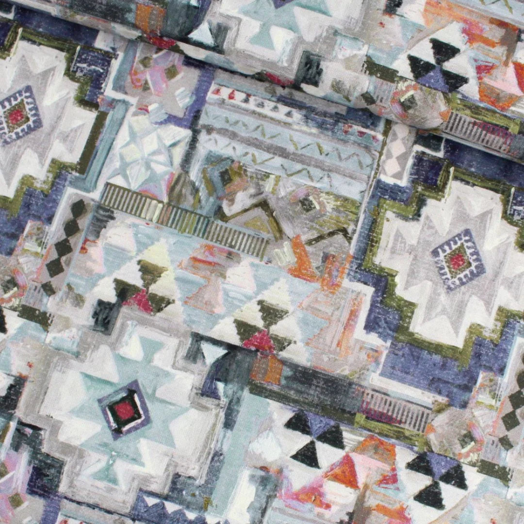 Canvas Stoff mit geometrischem Ethno-Muster in Multicolor – ideal für Dekoration und Accessoires.