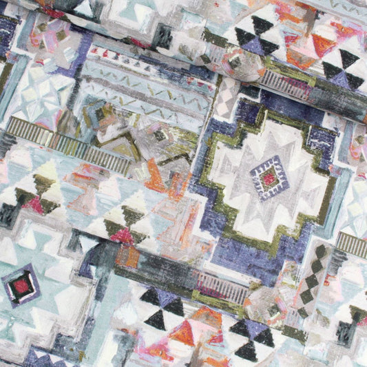 Bunter Canvas Stoff mit Ethno- und Aztekenmuster in Pastell- und Erdtönen, geometrisches Design auf robuster Baumwollmischung.