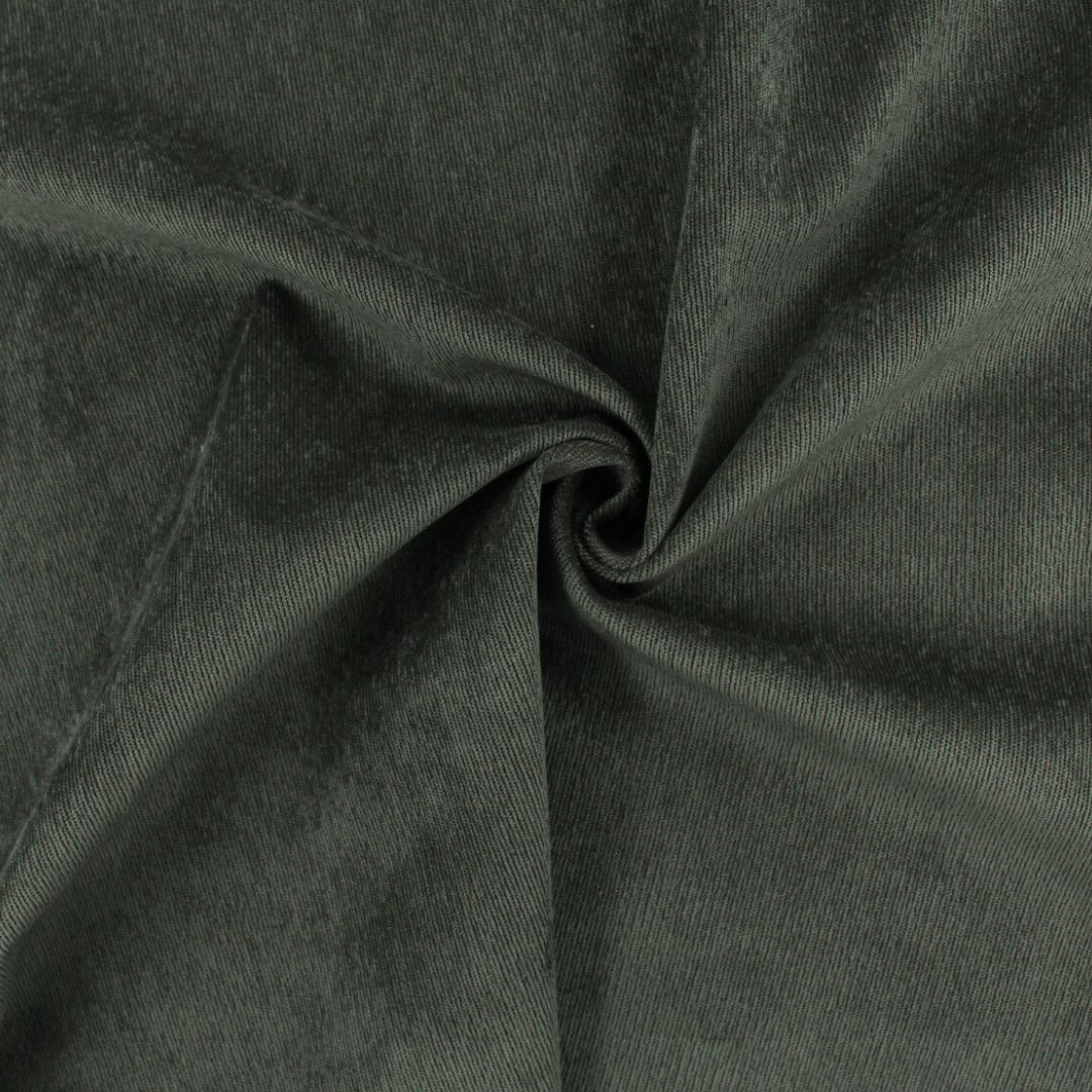 Unser Feincord-Stoff in Flaschengrün bringt Wärme in jedes Nähprojekt. Perfekt für Taschen, Kleidung & DIY-Ideen. Hochwertig, langlebig & angenehm weich.