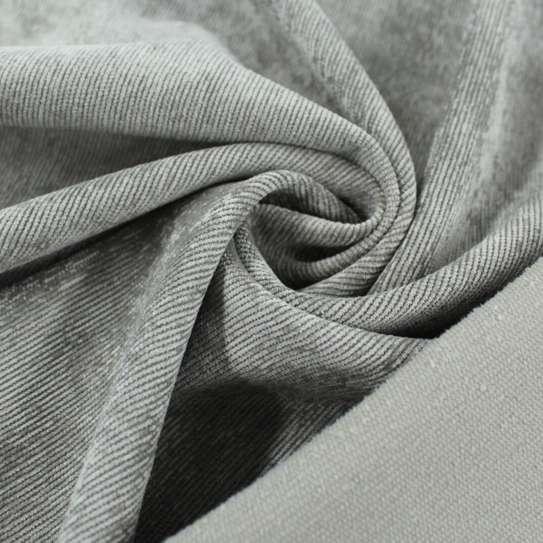 Unser Feincord-Stoff in Light Khaki ist ideal für Kleidung, Taschen und Accessoires. Angenehm weich, mit feiner Rippenstruktur für stilvolle Nähprojekte.