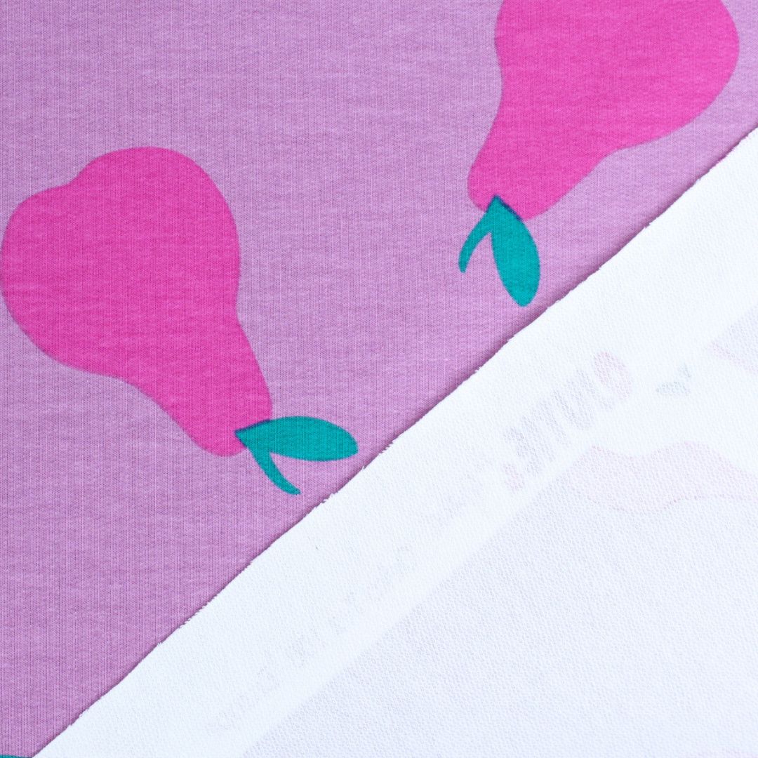 Meterware French Terry – Fruchtmuster auf lila Hintergrund