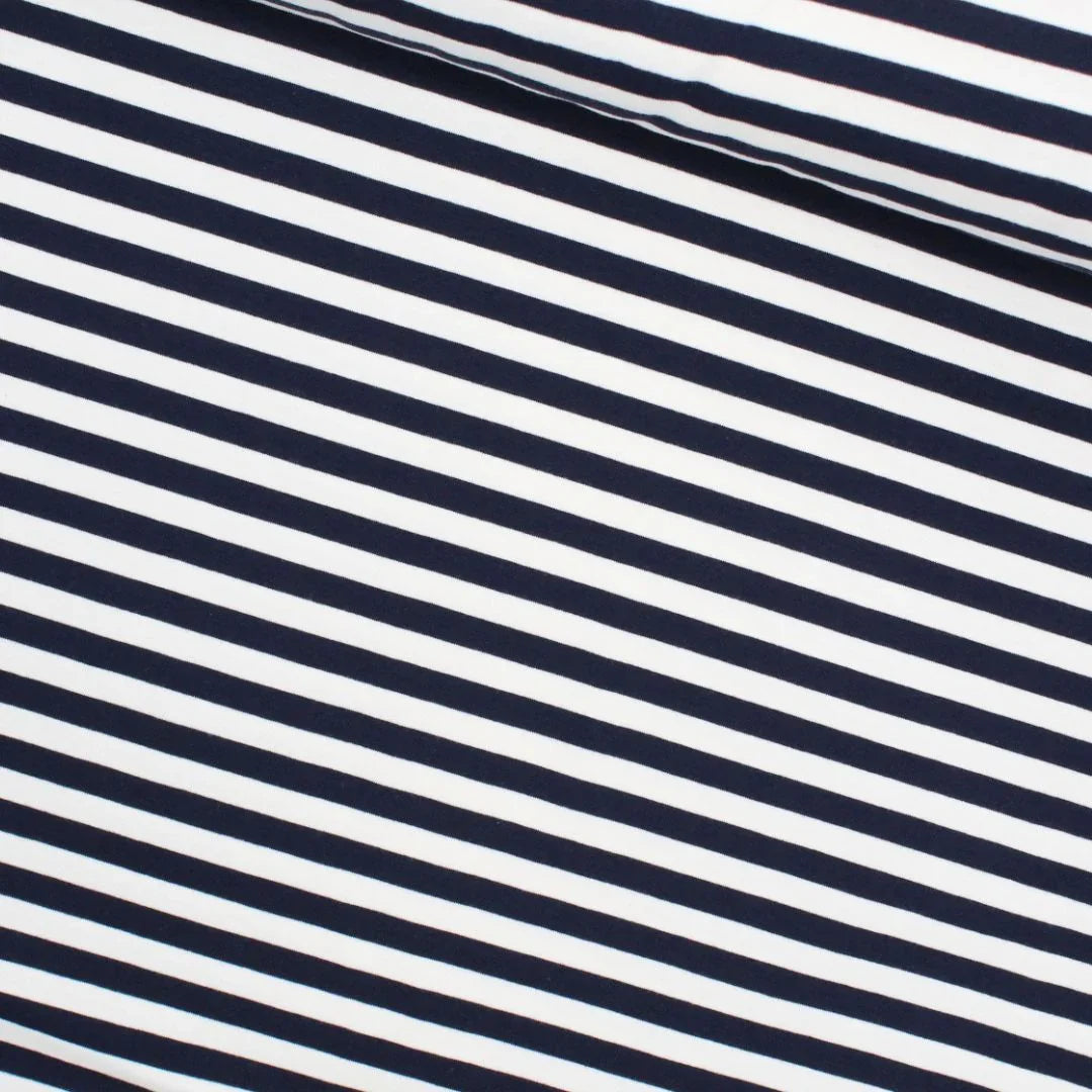Weicher und elastischer French Terry Stoff mit marineblauen Streifen – ideal für Kinder- und Erwachsenenmode.