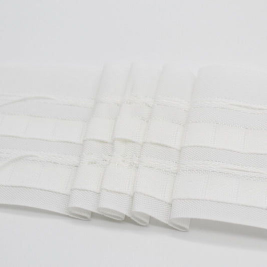Einnähbares Gardinen Faltenband, 70 mm breit, in Weiß – ideal für stilvolle und praktische Gardinengestaltung.