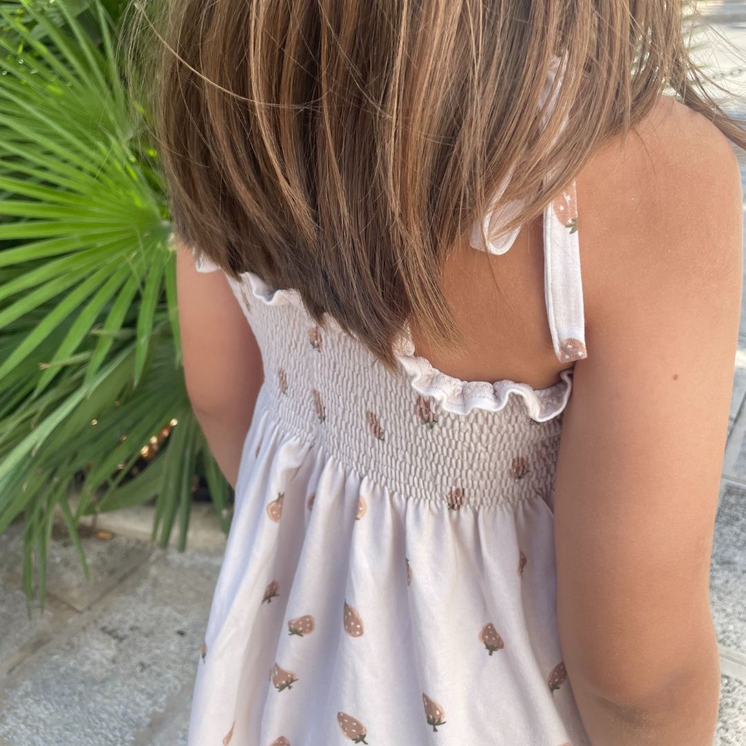 Nähbeispiel mit Erdbeer-Jersey – ideal für Kinderkleidung wie Shirt oder Kleid