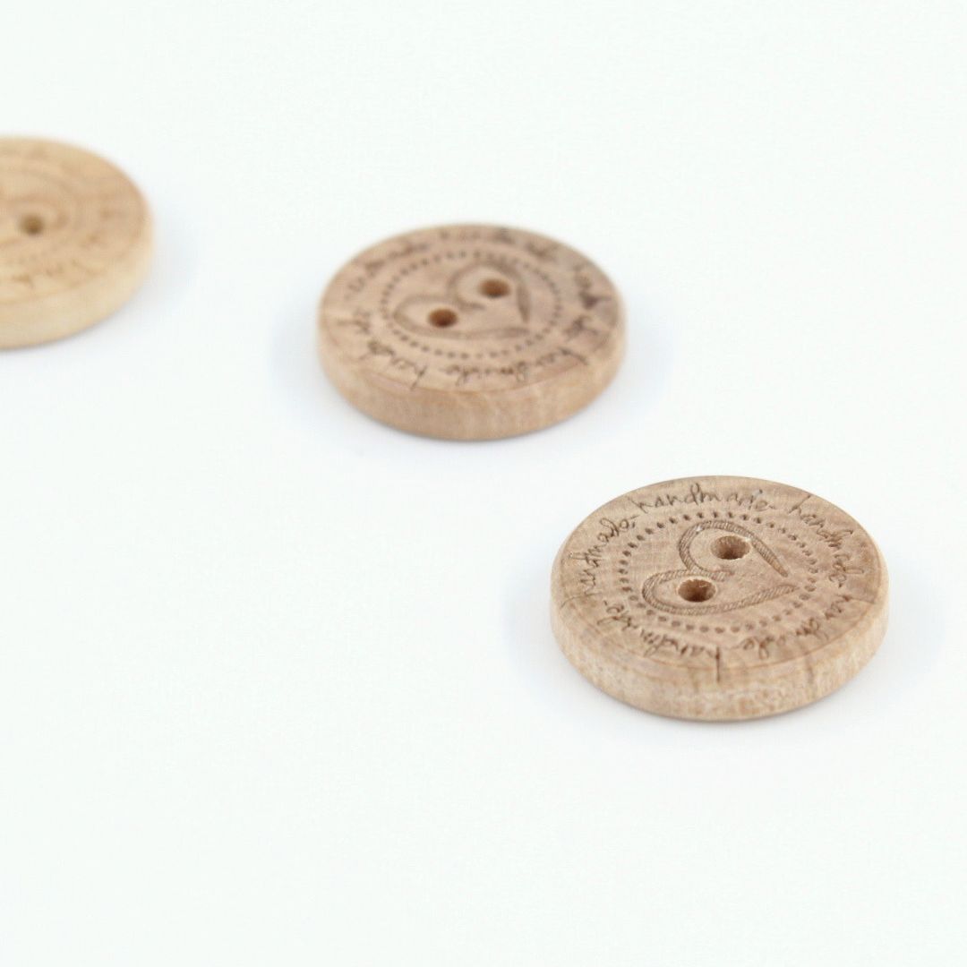 Detailansicht Gravur Handmade mit Herz