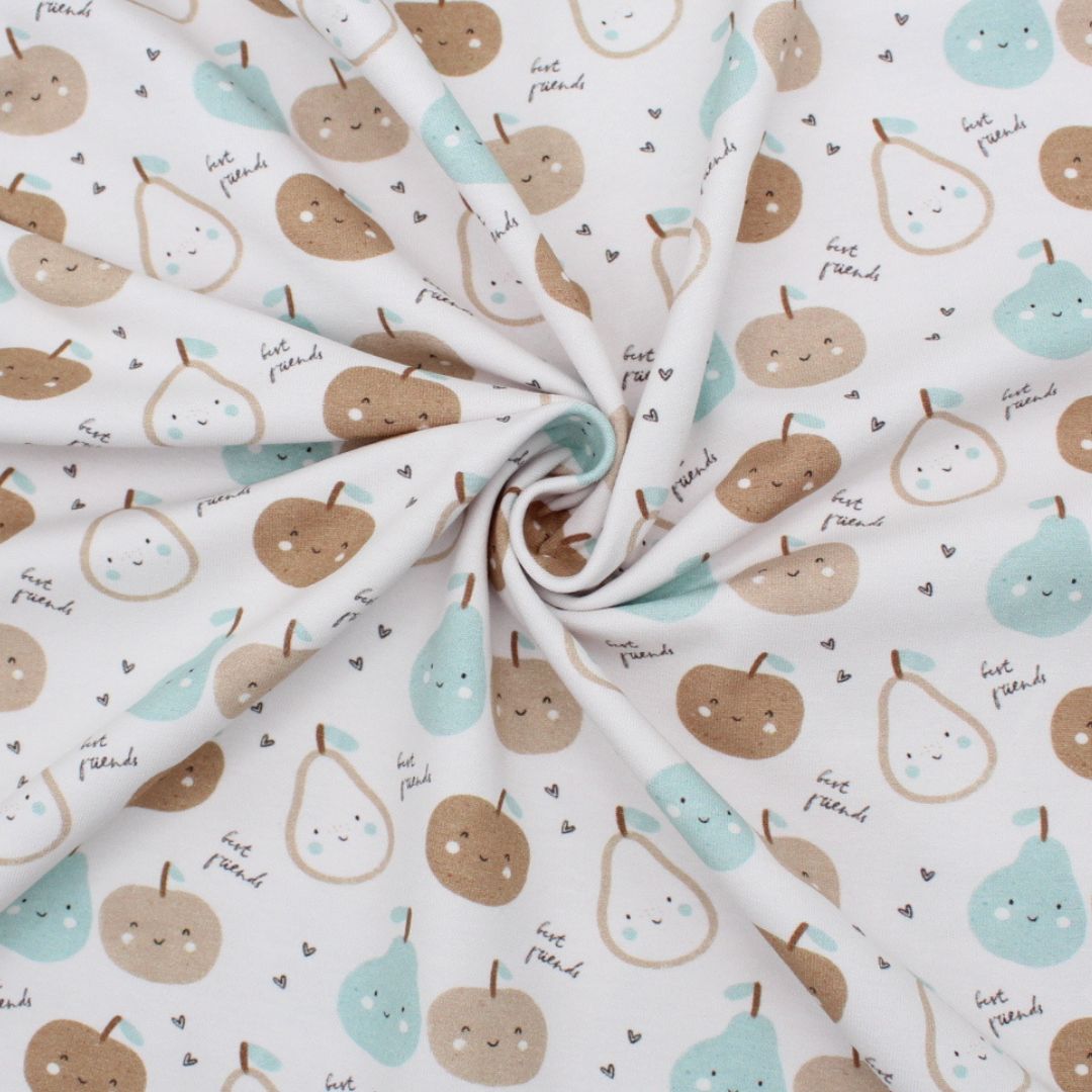 Der Jersey-Stoff mit Apfel und Birne "Best Friends" auf light sand, ideal für Shirts, Kleider und Leggings.