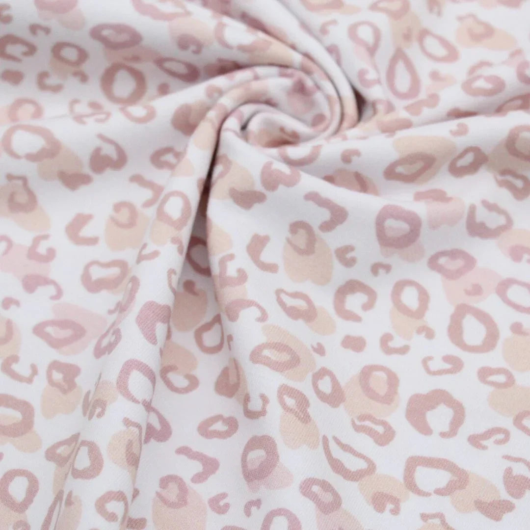 Weicher Jersey Leoparden Flecken Leoprint Beige auf Weißem Hintergrund