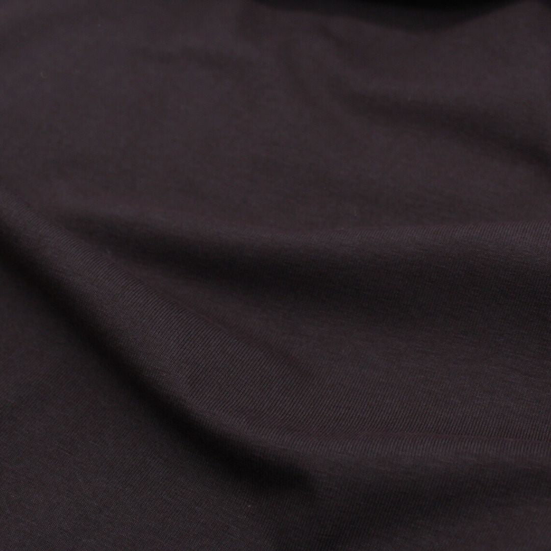 Weicher und elastischer Jersey in Schokobraun Nahaufnahme