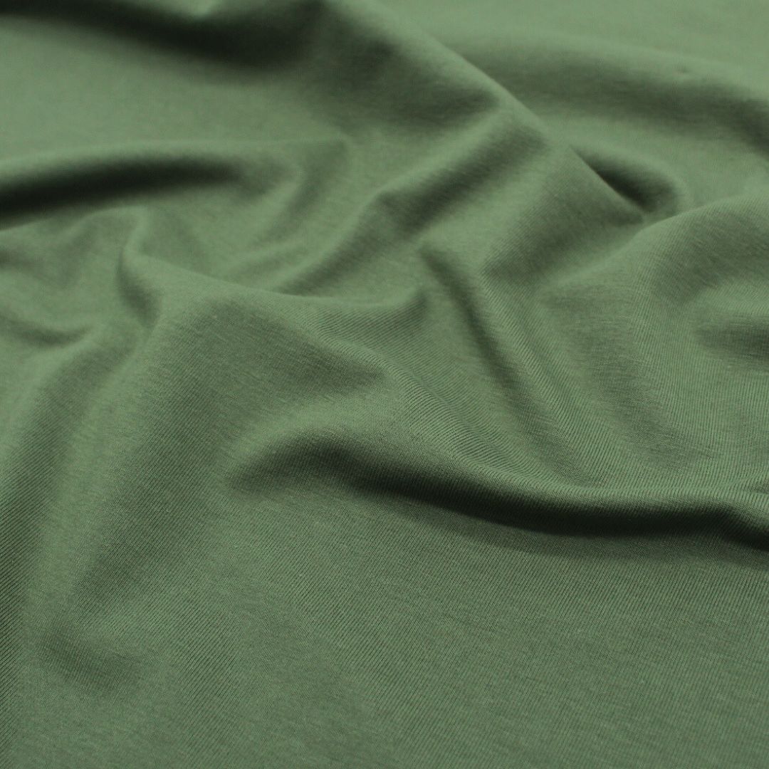 Weicher und elastischer Jersey in Waldgrün Nahaufnahme