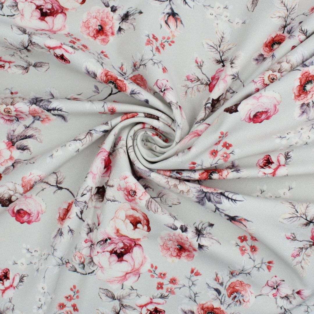 Elastischer Jersey-Stoff mit zartem Blumendruck – ideal für Shirts, Kleider und Leggings.