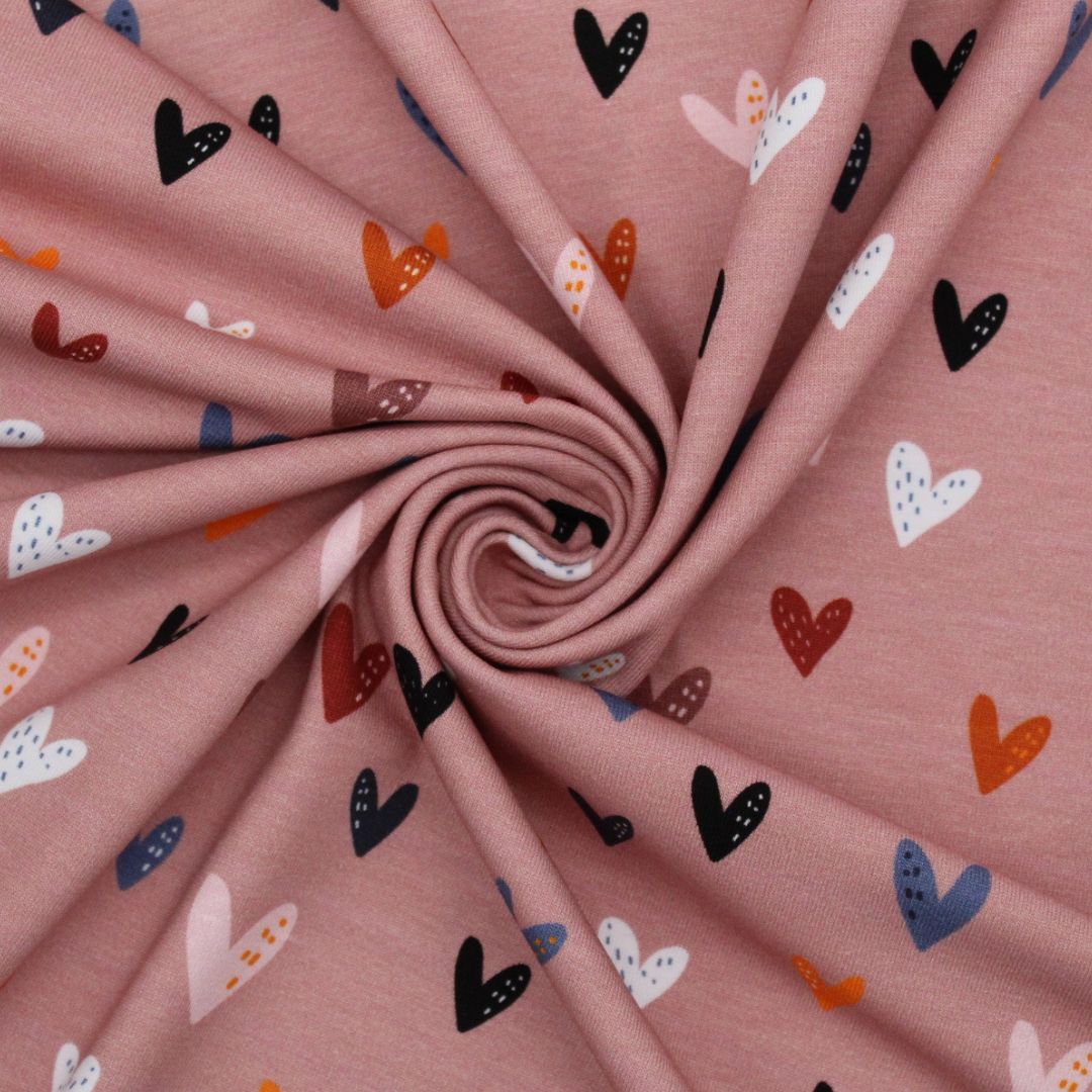 Atmungsaktiver Jersey mit bunte Herzen auf rosa
