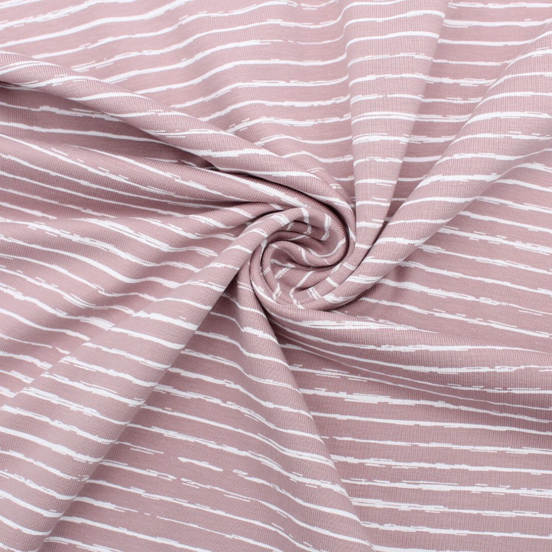 Weicher und elastischer Jersey-Stoff mit weißen unregelmäßigen Streifen, ideal für Kleidung und modische Nähprojekte