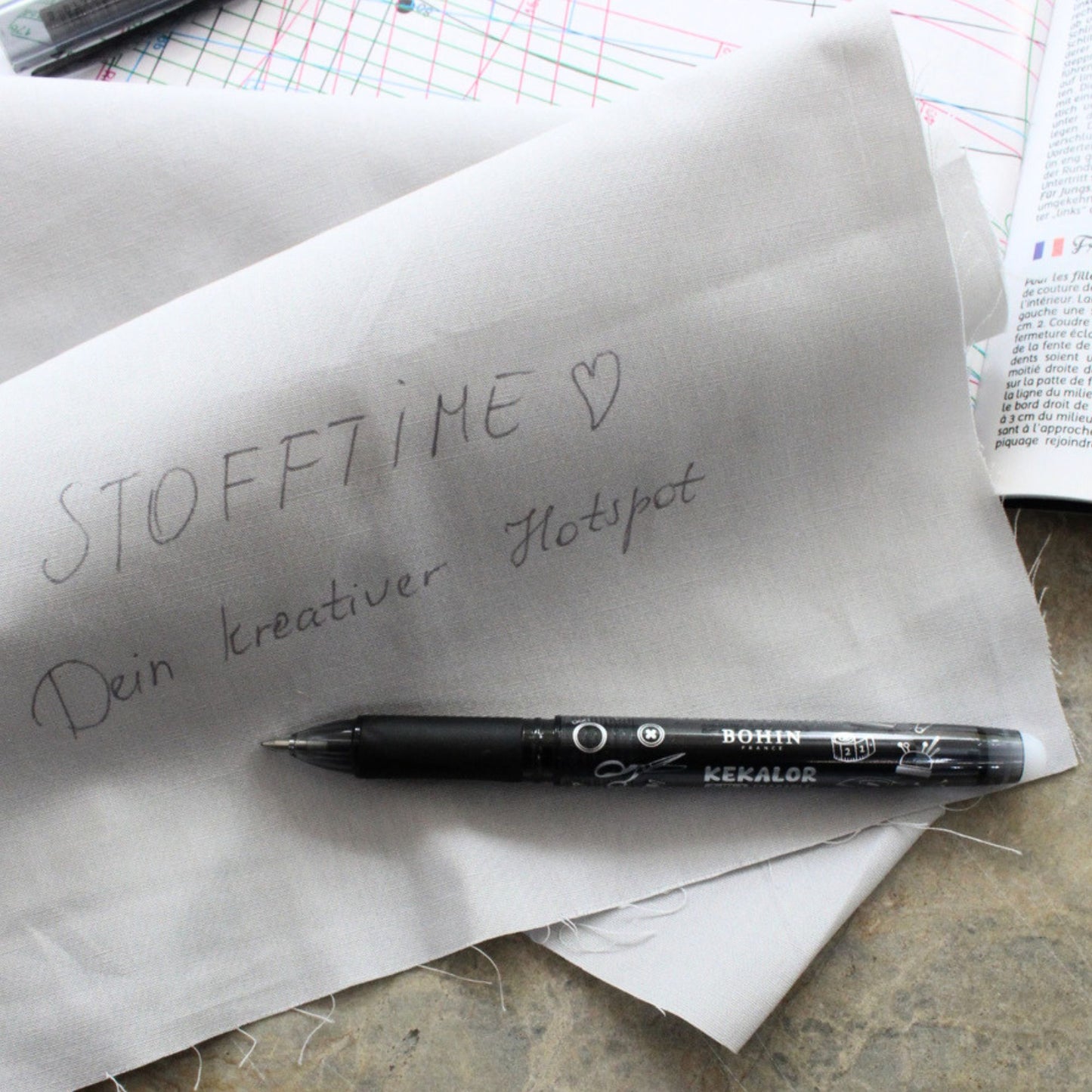 BOHIN Kekalor Stift Markierungen vor und nach dem Entfernen durch Bügelhitze Nahaufnahme
