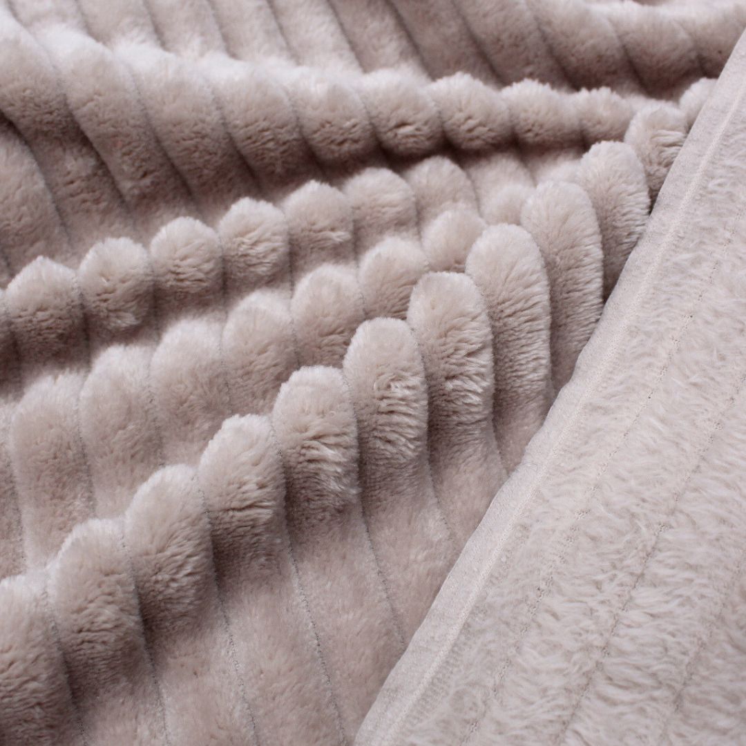 Gerippter Kuschelfleece in Sand mit weicher Rückseite – ideal für stilvolle Heimdekor- und Nähideen