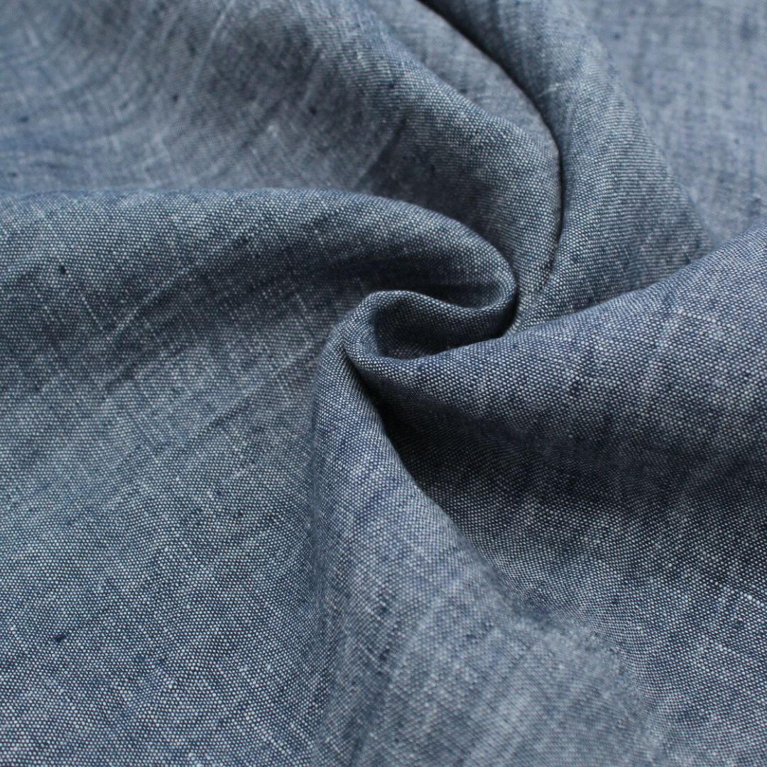 100% Leinenstoff in leichter Qualität, ideal für die Herstellung von Kleidern, Röcken, Kissen und Kinderkleidung – elegant und atmungsaktiv.