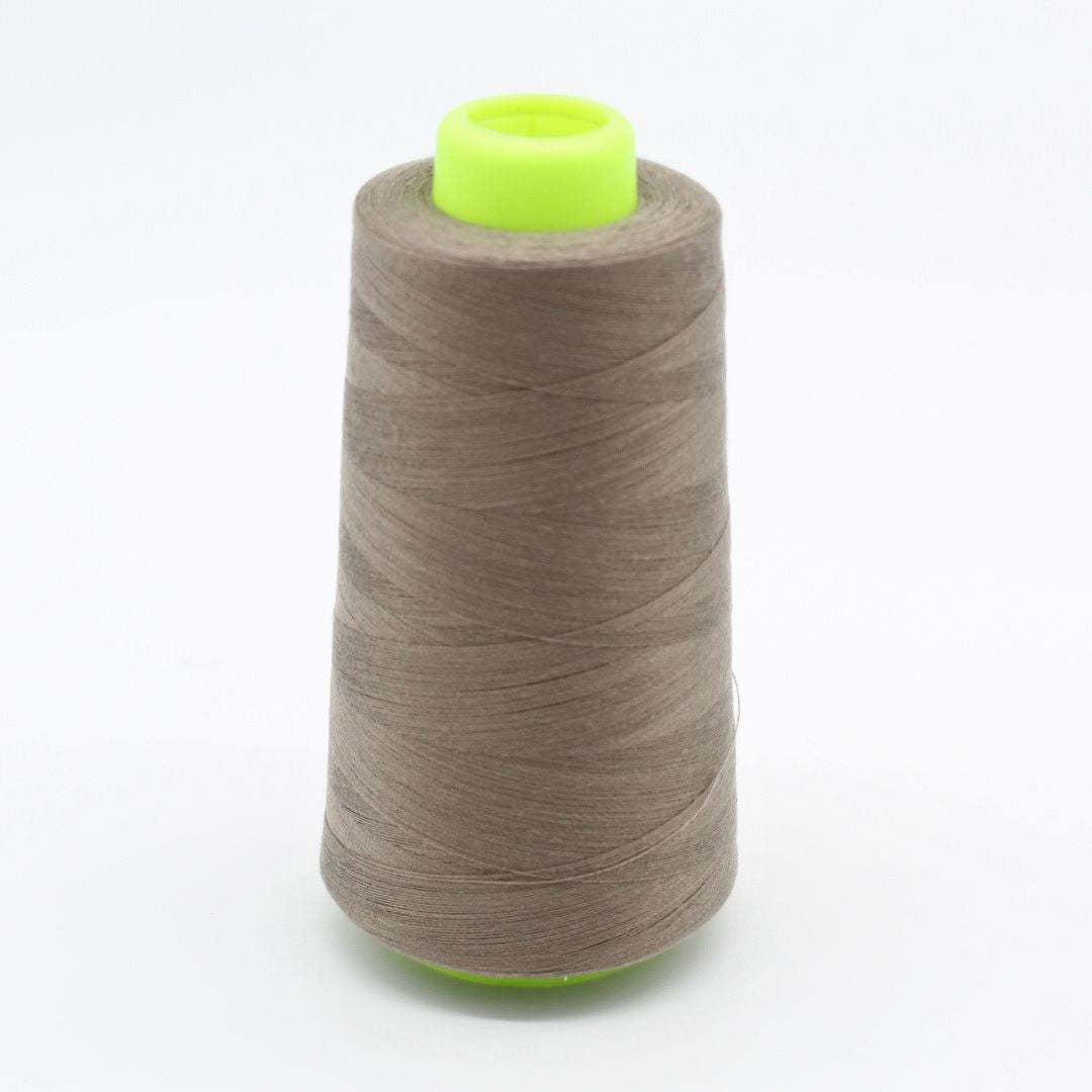 Overlockgarn 2700 Meter in Taupe – Perfekt für Nähprojekte