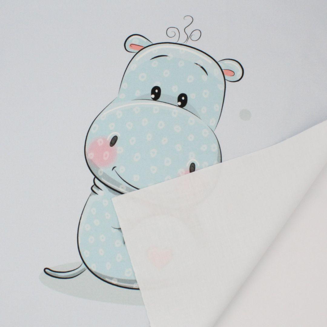 Nähidee mit Nilpferd-Panel: Detailbild des Panels mit fröhlichem Hippo-Motiv, 100% Baumwolle.