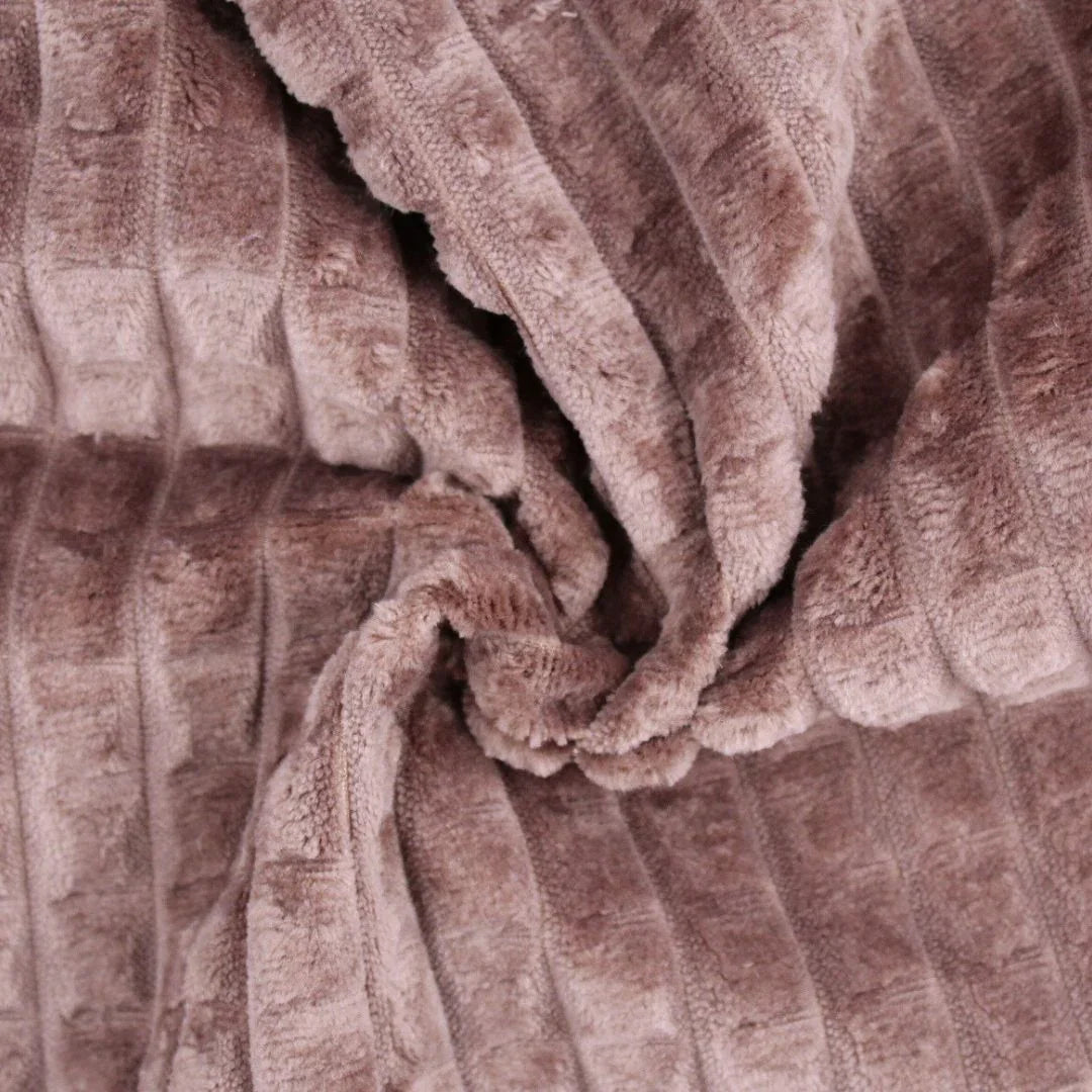 Stoffdetail: Weiche Cord-Optik des braunen Velour Polsterstoffs