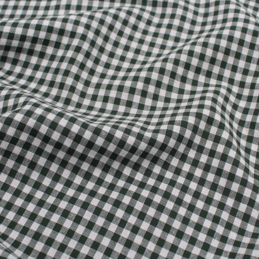 Detailaufnahme des klassischen Karomusters auf hochwertiger Baumwoll Popeline, Mustergröße von 5 mm.