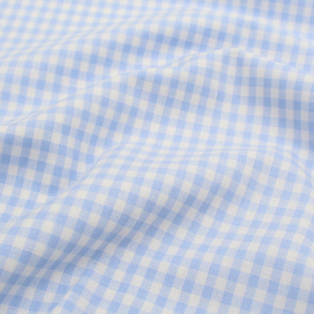 Baumwoll Popeline mit klassischem Karomuster in Hellblau und Weiß, ideal für fröhliche Nähprojekte.