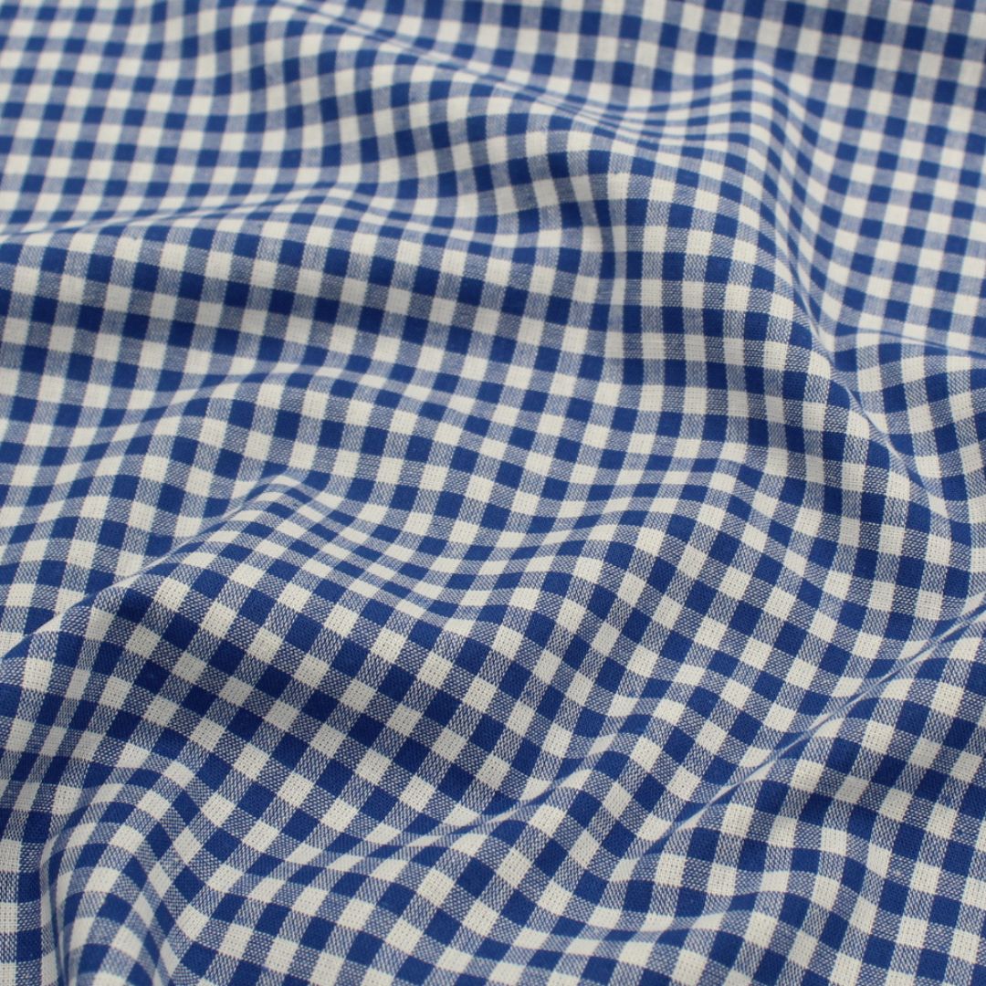 Detailaufnahme des klassischen Karomusters auf hochwertiger Baumwoll Popeline, Mustergröße von 5 mm.