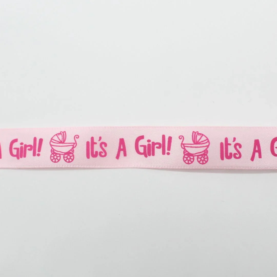 Satinband "It's a Girl" in Rosa, 16 mm breit, aus 100% Polyester, ideal für Babypartys und Geschenkverpackungen.