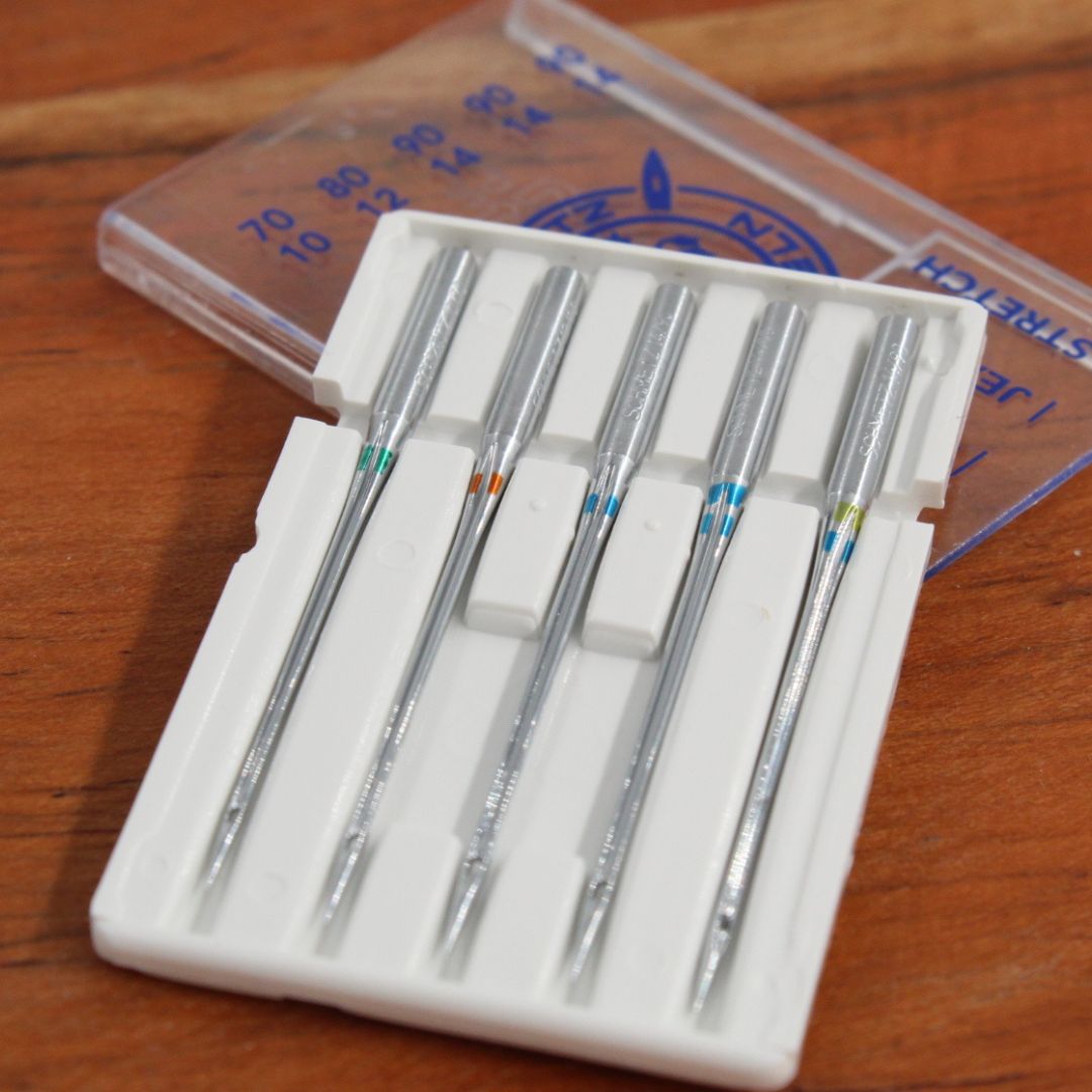 Schmetz Jeans-Nadel mit verstärktem Schaft und mittlerer Kugelspitze für feste Stoffe