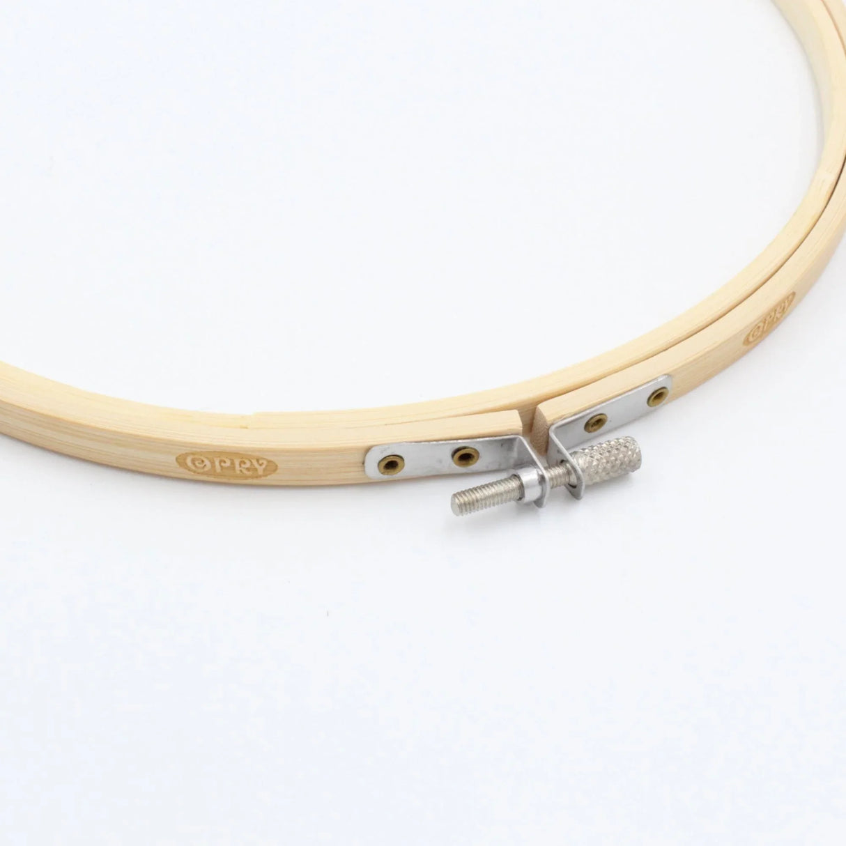 Stickring aus Holz Nahaufnahme