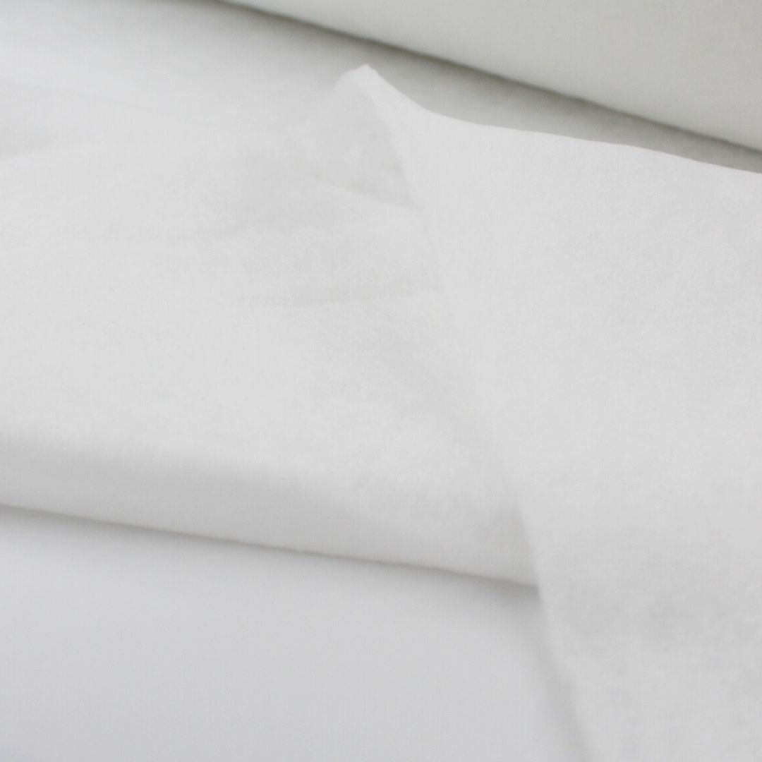 Vlieseline 280 – vielseitige volumengebende Einlage aus Polyester für Näh- und Bastelprojekte, 90 cm breit und 80 g/m² leicht.