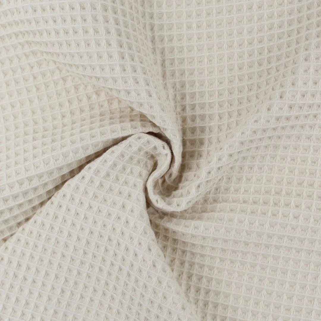 Strukturierter Waffelpique in einem warmen Beige-Farbton, pflegeleicht und vielseitig einsetzbar.