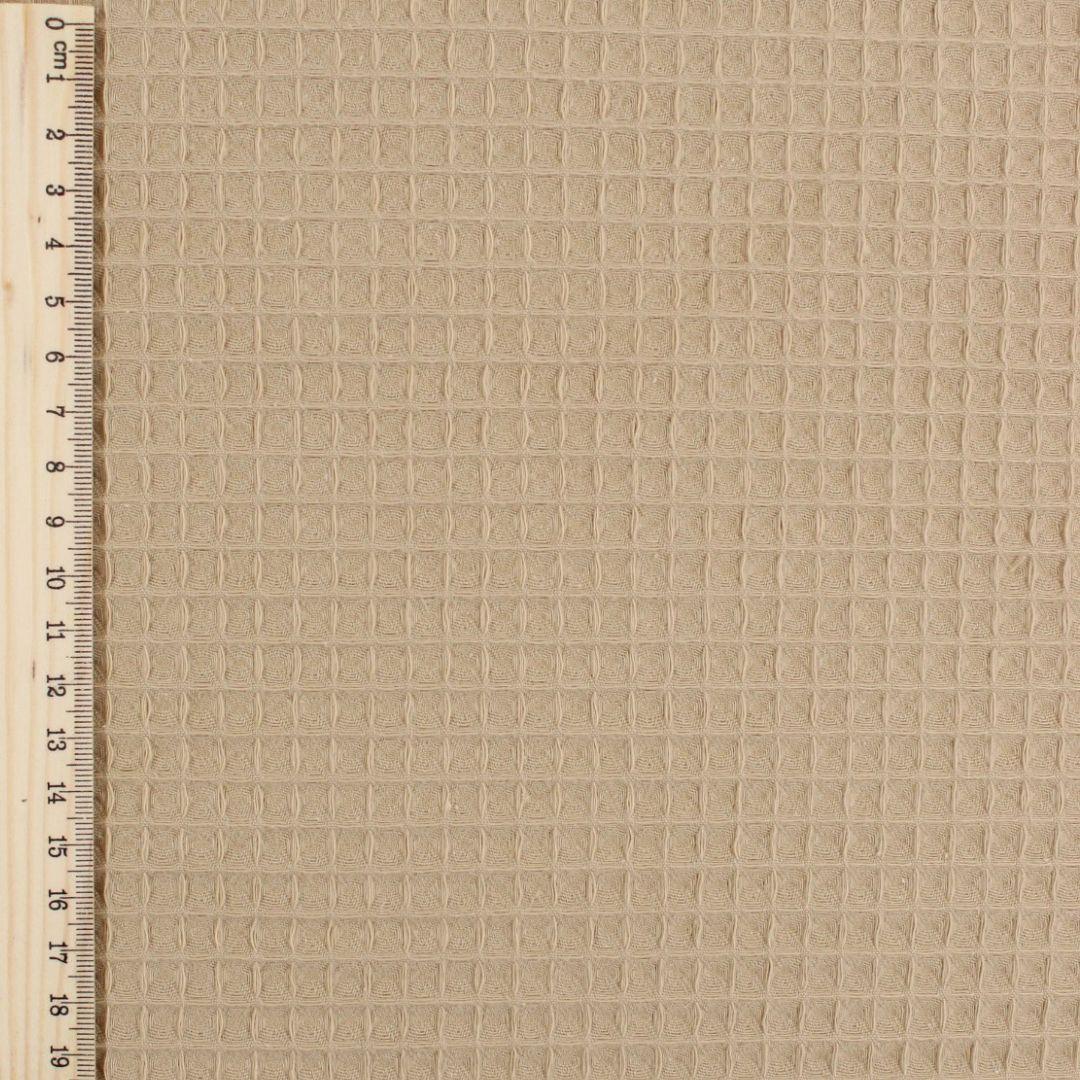 Fein gewebter Waffelstoff in Kamelbraun-Ton, ideal für Heimtextilien und Bekleidung.