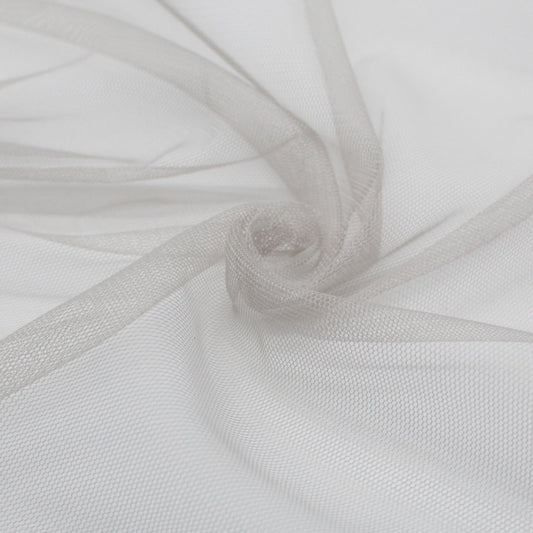 Weicher Tüll in Grau | Nahaufnahme