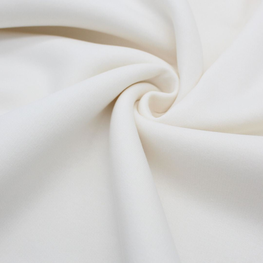 Weicher Wintersweat Heavy Jogging in Ecru ist perfekt für kuschelige Kleidungsstücke in der kalten Jahreszeit und eignet sich hervorragend für Bekleidung und Loungewear!