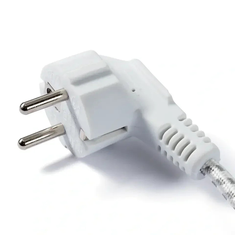 Das Mini Dampfbügeleisen, Stecker