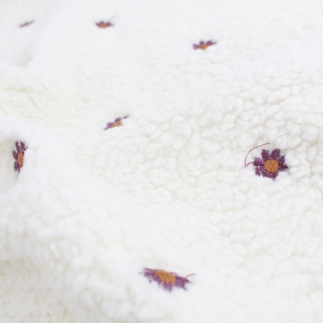 Teddyplüsch Bouclé | Kleine gestickte Blumen - Stofftime