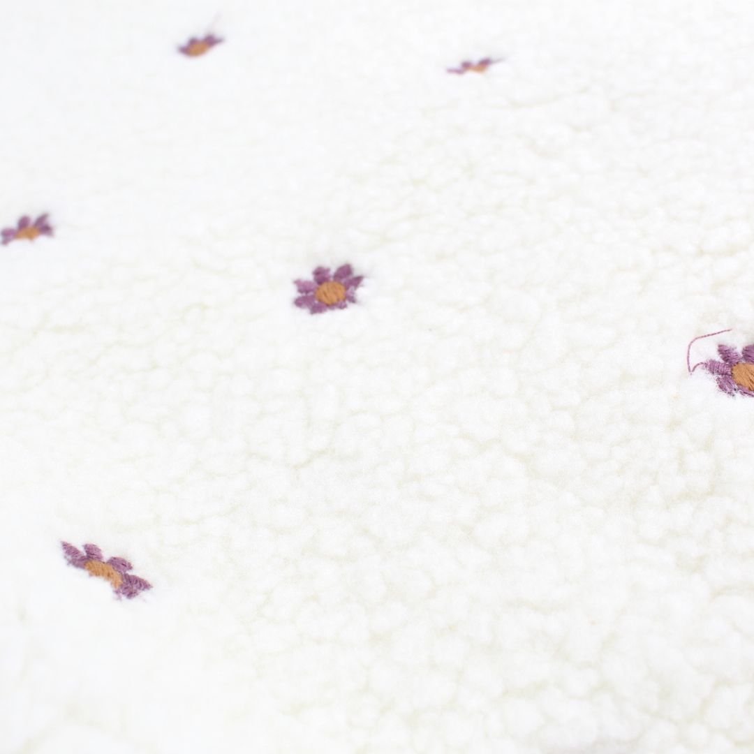 Teddyplüsch Bouclé | Kleine gestickte Blumen - Stofftime