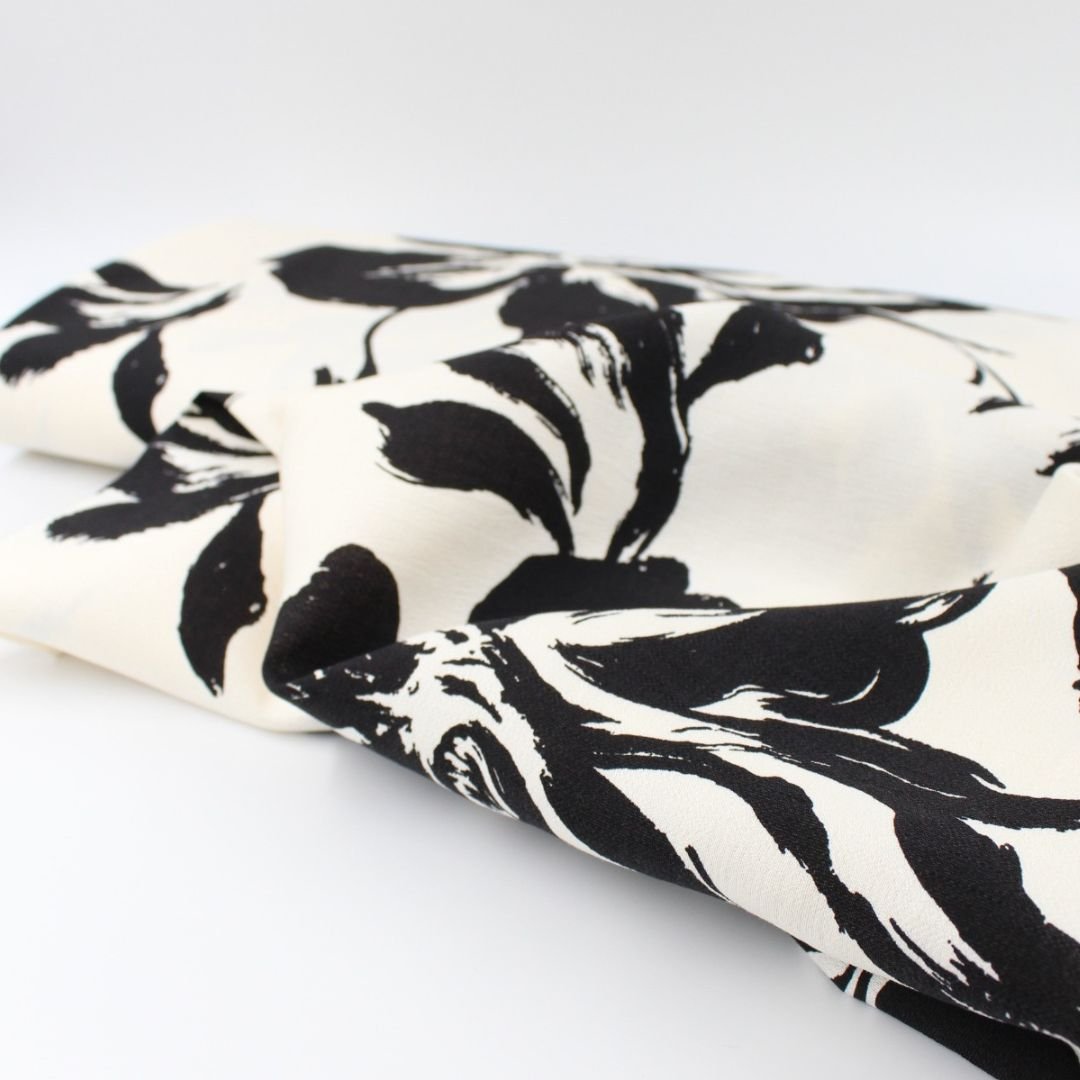 Viskose Nylon Schwarze Blumen | Ecru - Stofftime